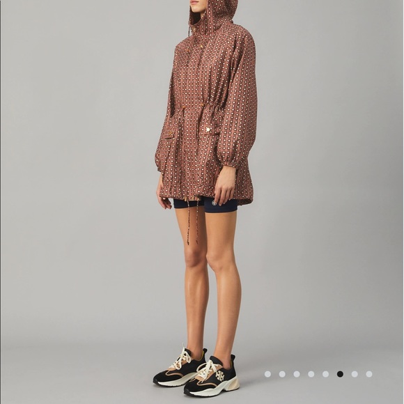 NEW IN BOX! Tory Burch: Good Luck Trainer (Color: Black/Cream, Size: 7.5 US) - Picture 8 of 15